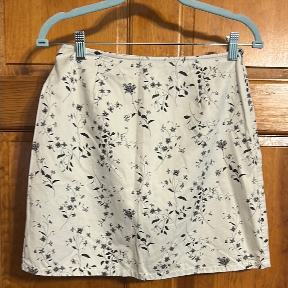 J. Crew CreamW/Floral Mini Pencil Skirt W/Side Zip Sz 6-EUC